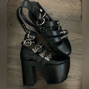 NWT Lamoda Buckle Platform Heels Size 5